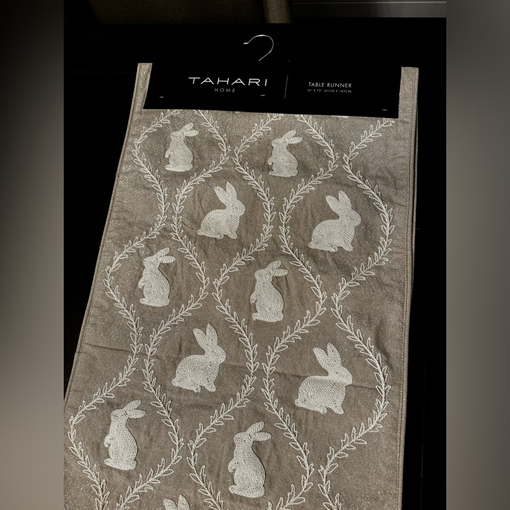 Table runner - Picture 3 of 5